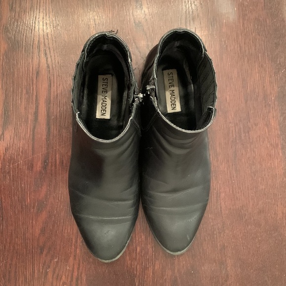 Black Chelsea Steve Madden Boots - Picture 2 of 3